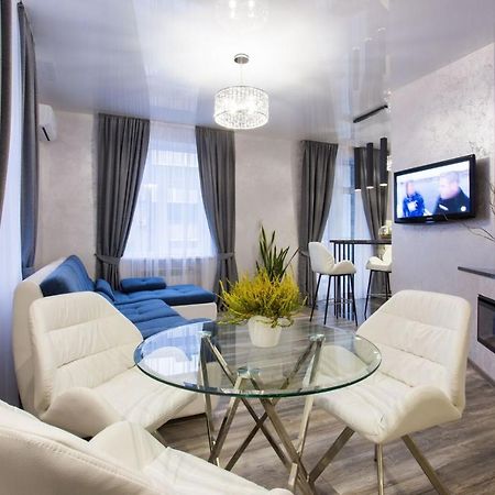 New Luxury Apartment In The Center On Konstitution Square Charkiv Exteriör bild