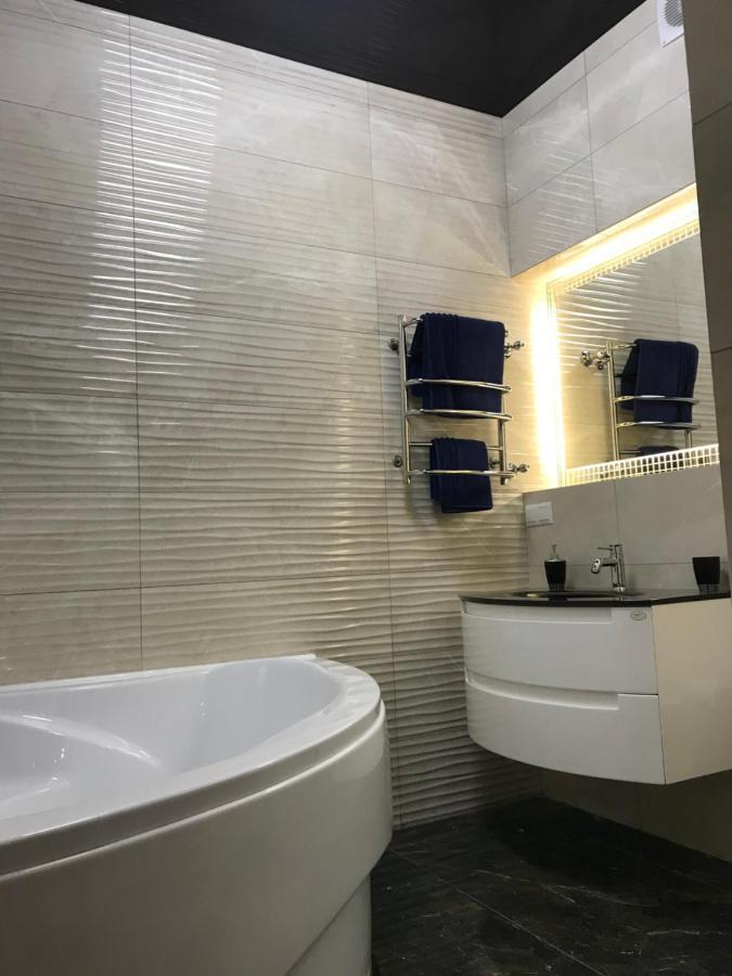 New Luxury Apartment In The Center On Konstitution Square Charkiv Exteriör bild