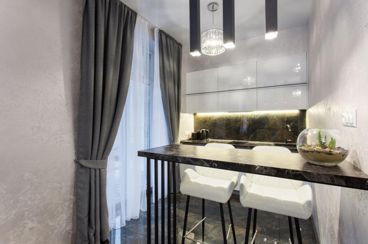 New Luxury Apartment In The Center On Konstitution Square Charkiv Exteriör bild