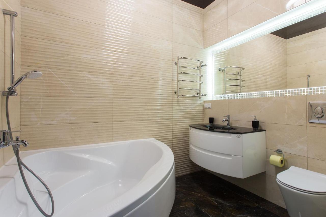 New Luxury Apartment In The Center On Konstitution Square Charkiv Exteriör bild